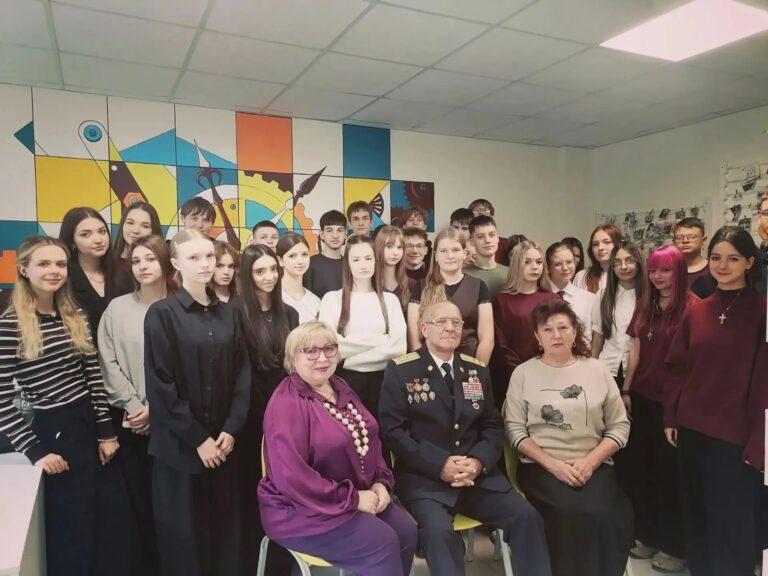 Живая история: встреча участников клуба «Парус» с ветераном пограничных войск ⚓📚